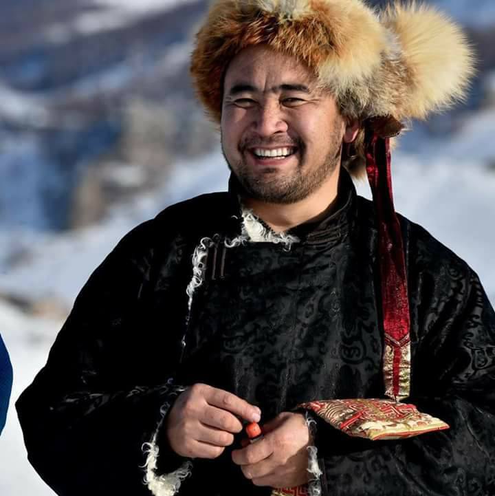 Б.Мөнхбаатар: Ааваасаа өвлөсөн судрыг өвөртлөөд дэлхийн 20-иод орноор хөл тавьсан